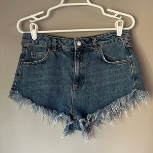 TOPSHOP MOTO KIRI Cheeky Raw Hem Denim Shorts